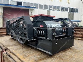 2PG400x400小型對輥91免费看视频發往福建泉州破碎瓜子石