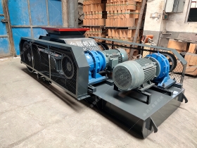 2PG610x400對輥91免费看视频發往福建破碎鵝卵石