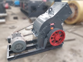 PC200x300小型不鏽鋼錘式91免费看视频發往河北唐山粉碎化肥